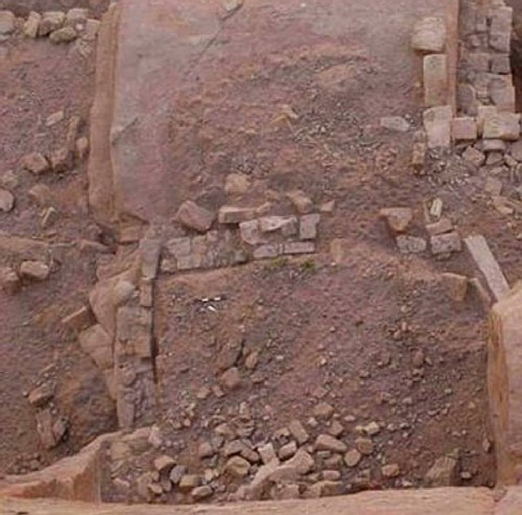 Fig. 12: Wadi Farasa East, lower terrace; rock plateau with Medieval room (photo: S. G. Schmid)