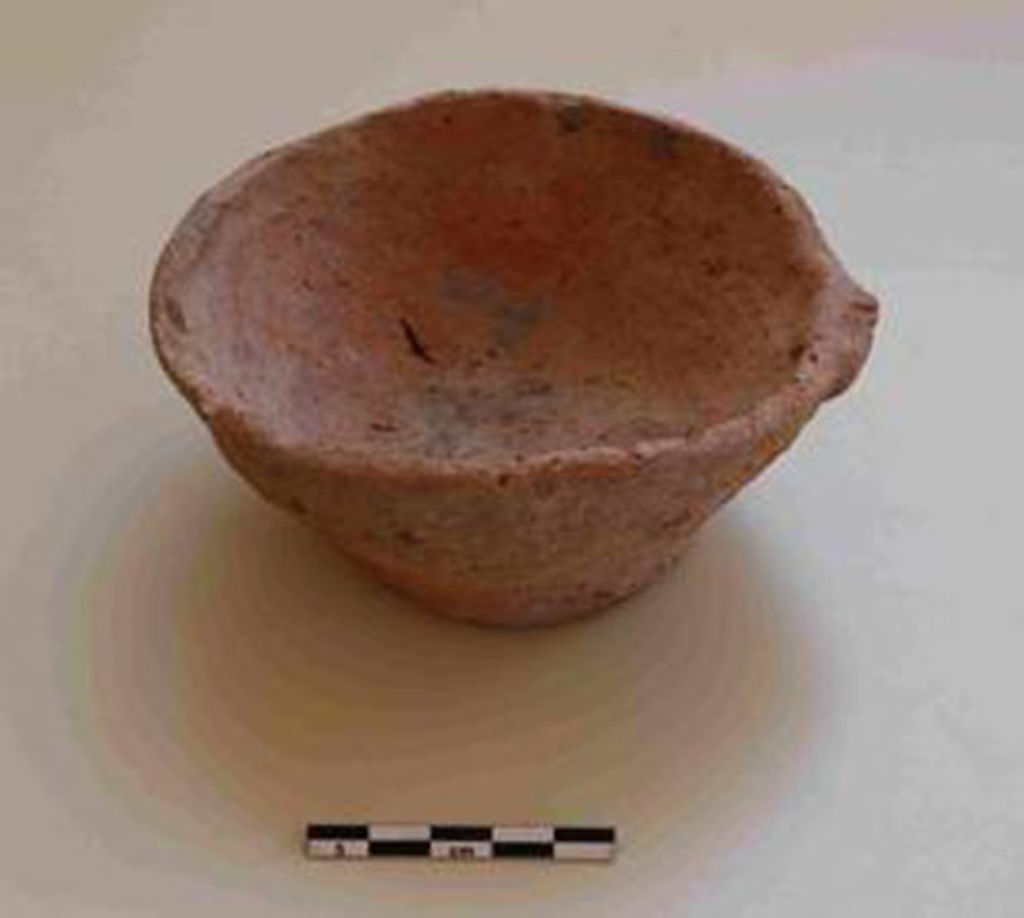 Fig. 13: Medieval pottery from Medieval room on rock plateau (photo: S. G. Schmid)