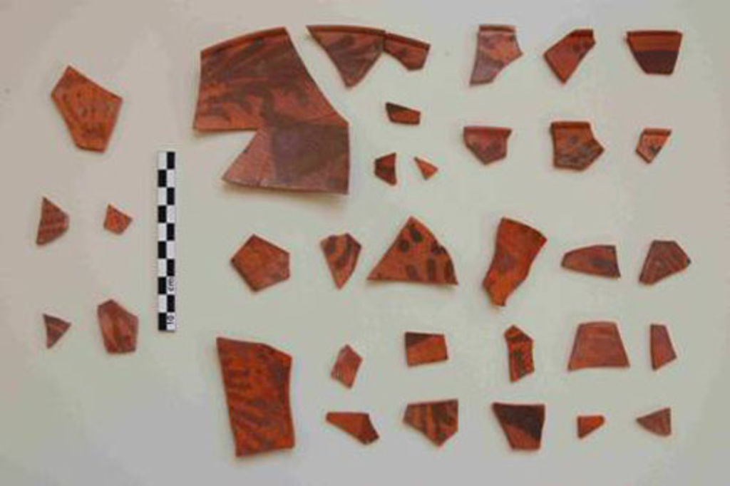 Fig. 17: Painted pottery from bottom of cistern (photo: S. G. Schmid)