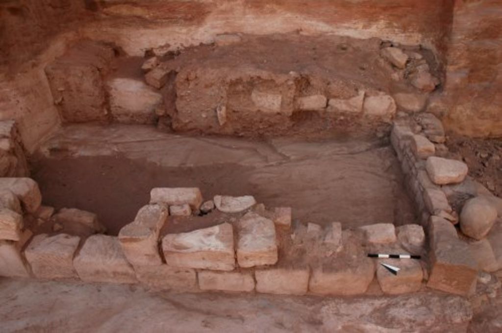 Fig. 2: Wadi Farasa East, Medieval wall on rocky outcrop in NE corner of the complex (photo: S. G. Schmid)