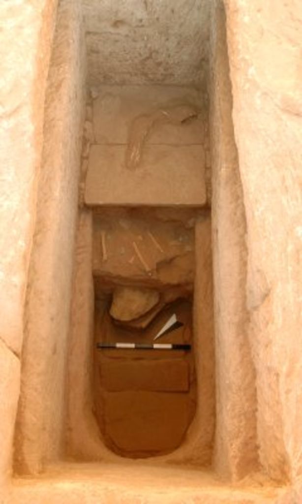 Fig. 18: Tomb 9 with different burials (photo: S. G. Schmid)