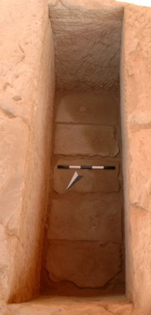 Fig. 22: Tomb 5 with covering slabs of second burial (photo: S. G. Schmid)