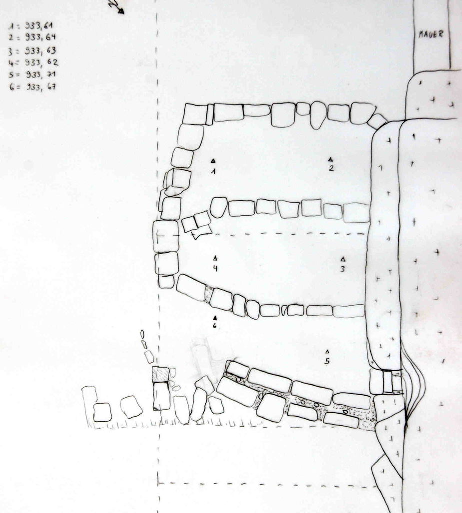 Fig. 2: Wadi Farasa East, Medieval rooms upon the N porticus of the complex (photo: A. Barmasse)