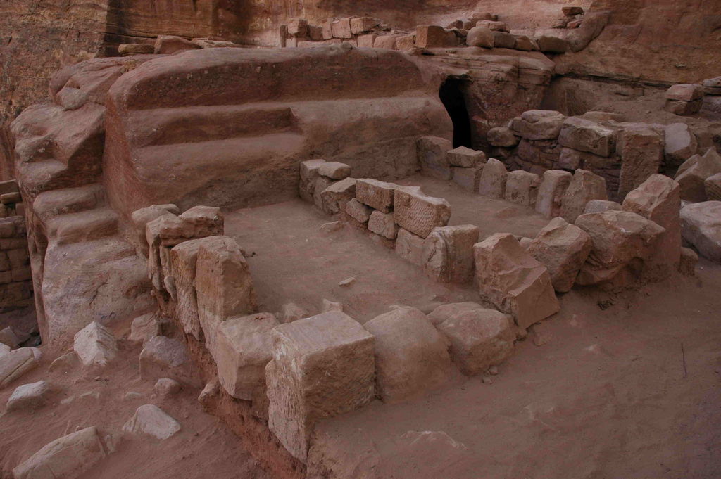 Fig. 4: Wadi Farasa East, Medieval rooms upon the N porticus of the complex (photo: S. G. Schmid)