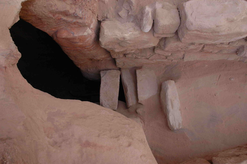 Fig. 5: Wadi Farasa East, Medieval corridor upon the N porticus of the complex leading to rock cut room (photo: S. G. Schmid)