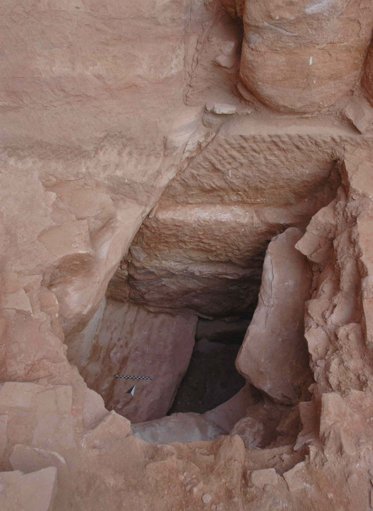 Fig. 5: Wadi Farasa East, small sounding in northern portico (photo: S. G. Schmid)