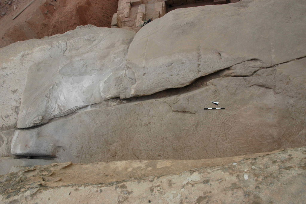 Fig. 20: Wadi Farasa East, space in front of the rock-cut triclinium in SW-corner of the complex (photo: S. G. Schmid)