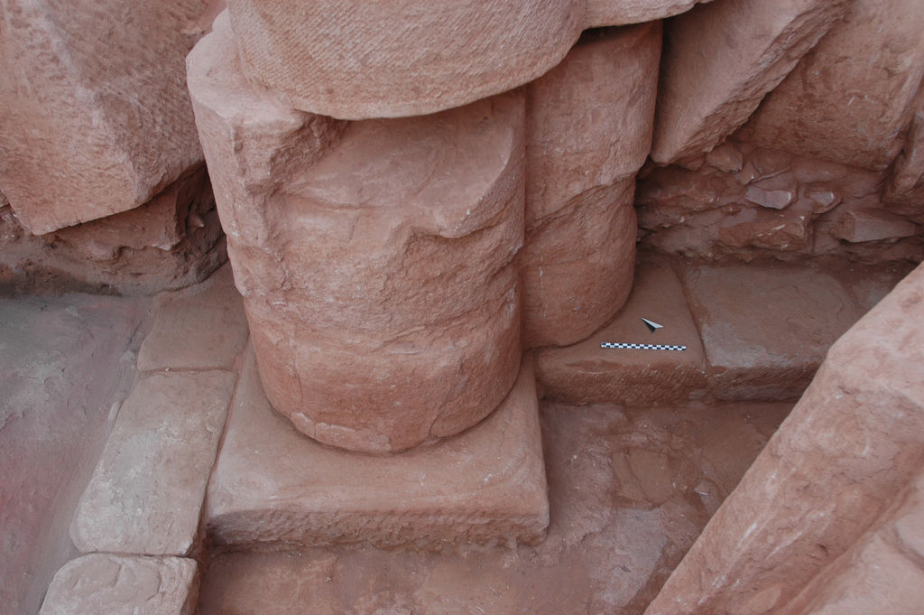 Fig. 3: Heart-shaped angular column and stylobat (photo: S. G. Schmid)