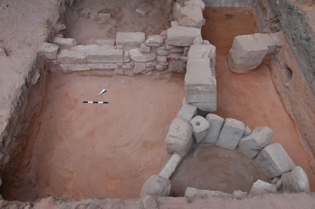 Fig. 13: Medieval remains within the S-portico (photo: S. G. Schmid)