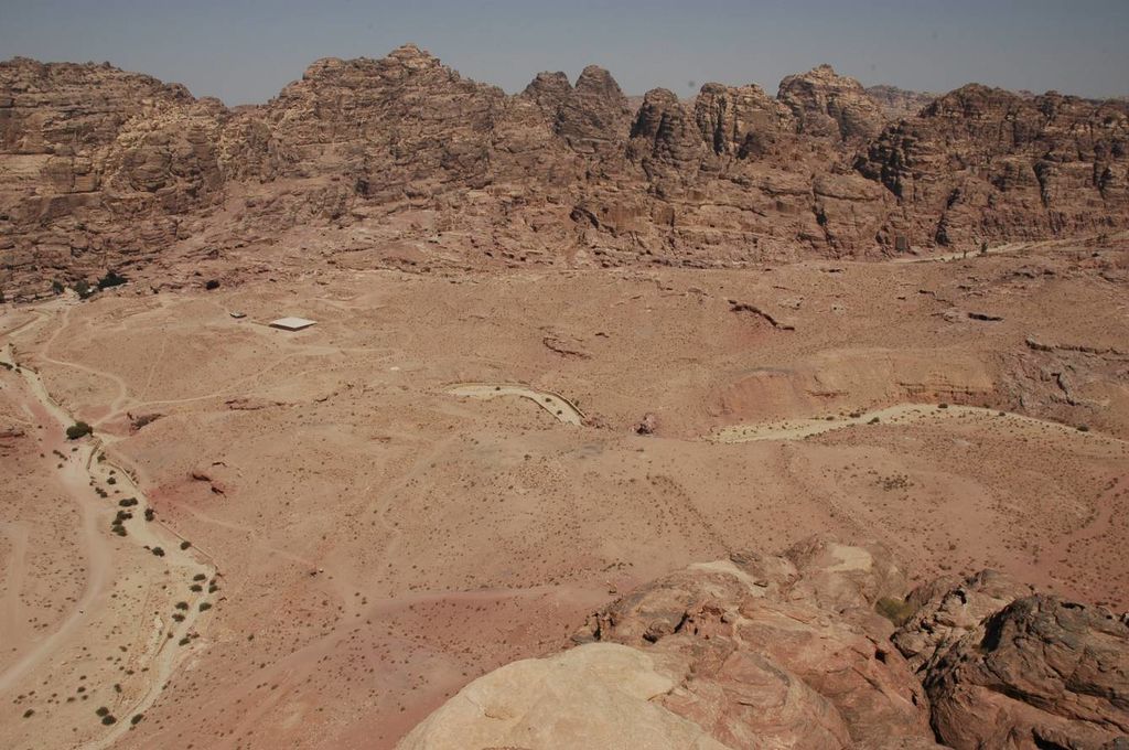 Fig. 4: View from el-Khubta with NEPP area marked in red (photo: S. G. Schmid)