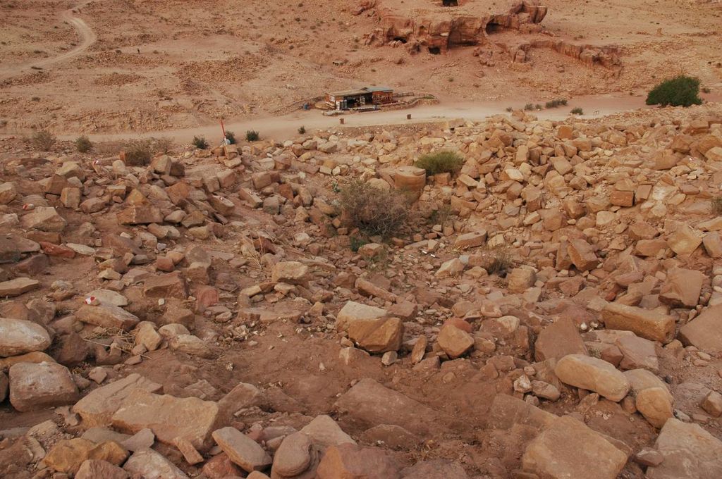 Fig. 8: Overall view of structure 1 overlooking the Wadi Mousa (photo: S. G. Schmid)