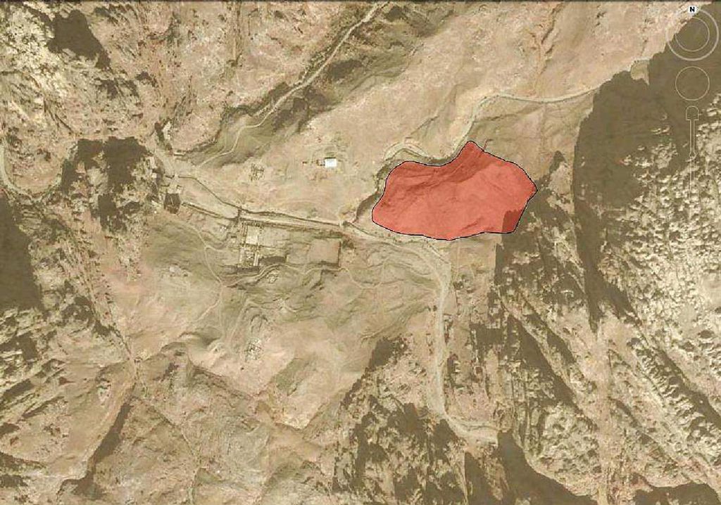 Fig. 1: City Centre of Petra in a satellite picture with NEPP area marked in red (Google Earth, modified by S. G. Schmid)