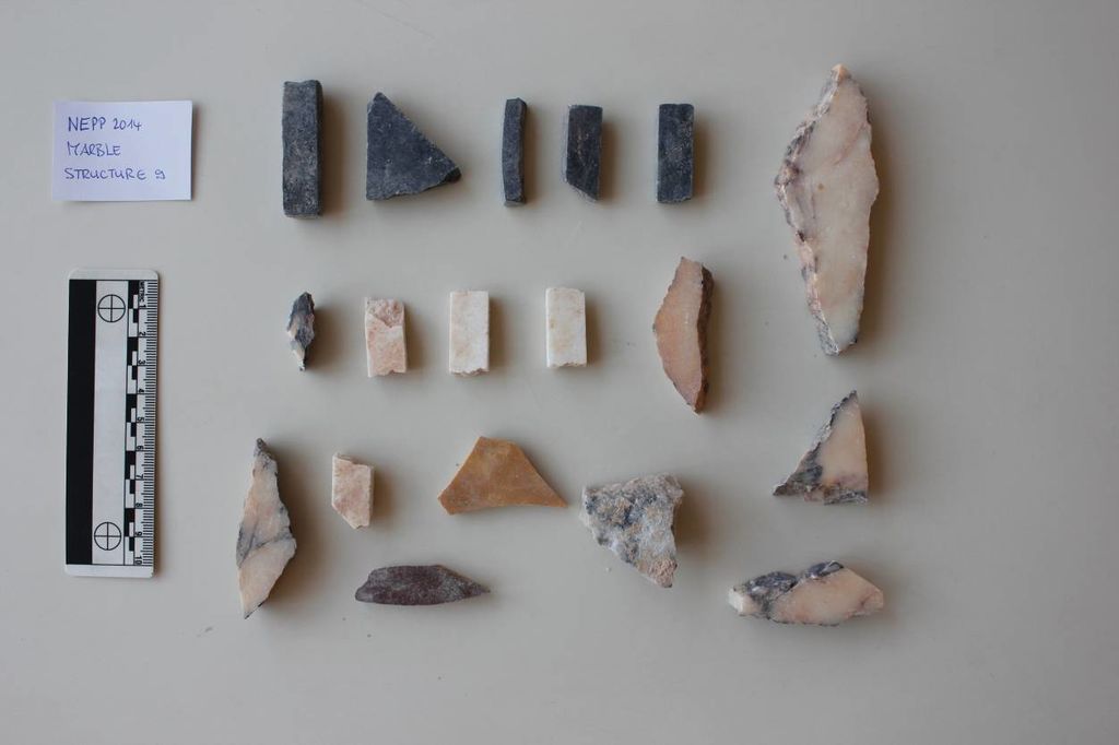 Fig. 13: Decorative marble fragments from Structure 9 (photo: M. Dehner)