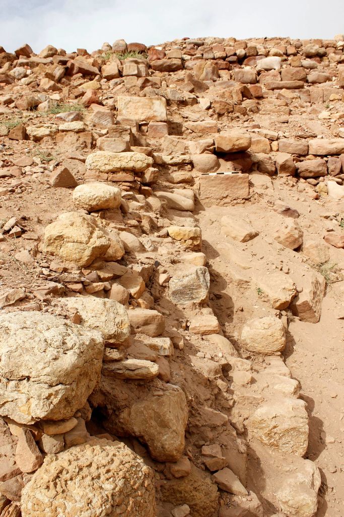 Fig. 16: The western wall of Structure 3. View from S (photo: M. Dehner)