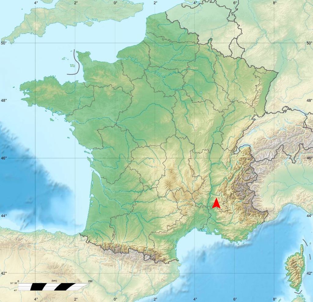 Fig. 1: Carte topographique de la France. Le Rocher des Aures se situe à peu près au centre de la flèche rouge (carte: Google Earth, modifications: S. G. Schmid)